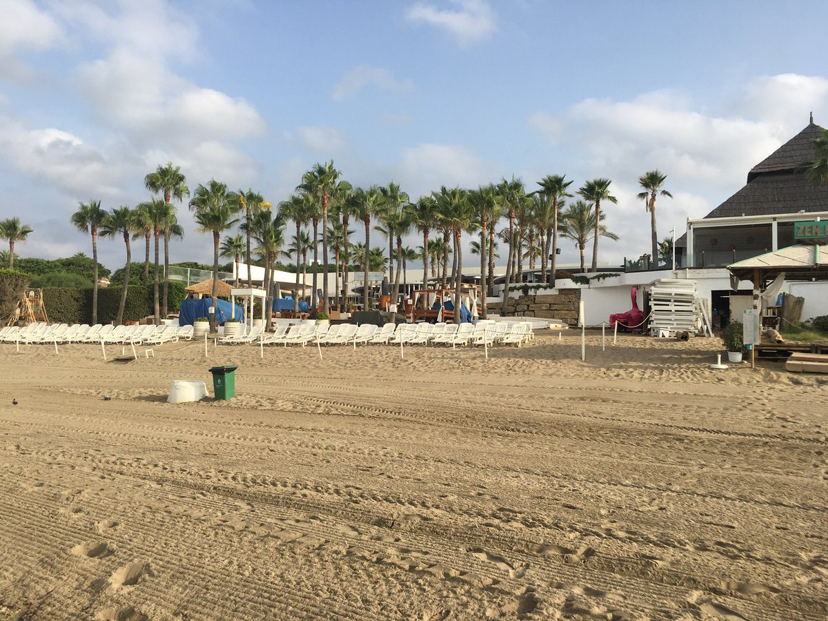 LileyHPS's tweet image. The world isn’t flat, this morning I was here, strolling past Nikki Beach prior to hoi polloi jetting in, tonight I’m safely back in #Loppingtonland. #Shipsecure