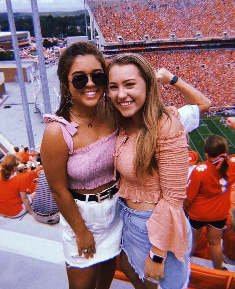 Game days are better spent with Panhellenic sisters!! ♡