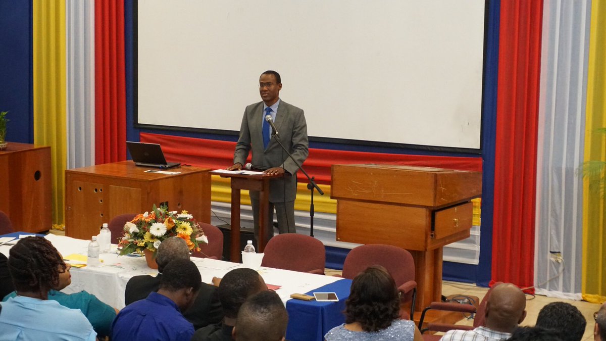NigelClarkeJa's tweet photo. I spoke at the Faculty of Science and Tech. (SciTech) Friday evening. Do you know that the Faculty of SciTech at UWI right here in Mona, Kingston holds 23 out of 26 international patents held by the UWI across all of their four campuses? #GoMona #CelebrateUWIAchievement https://t.co/gKd1tbWT33
