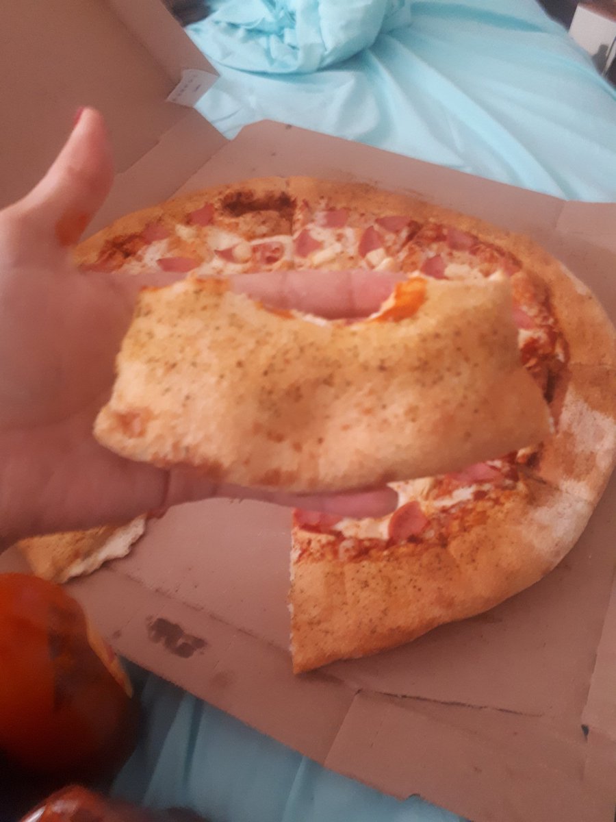 Angiesdvss's tweet photo. Me siento decepcionada @dominosmx
Cuando pides una dominator esperas una piza mas grande no la misma pizza con una orilla de 5 cm 😣 https://t.co/yGmZ7vvm7D