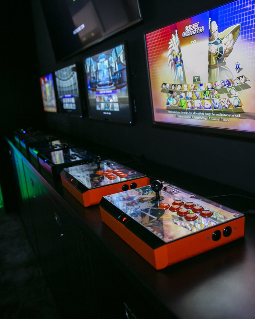 Razer's tweet image. Our friends at @BandaiNamcoUS hooked us up with two #DRAGONBALLFighterZ codes for you. We will be giving away one for Xbox &amp;amp; PS4. Follow, RT and reply telling us your console of choice for a chance to win.