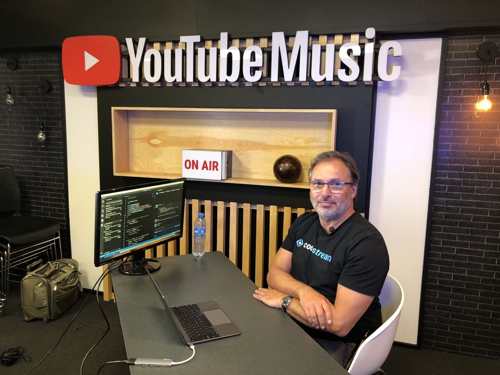 teamcodestream's tweet image. Our COO, @Claudio_Pinkus recording course material for @platzi! Do you see the CodeStream extension in the background? 👀

#vscode @PlatziTeam #codestream @code