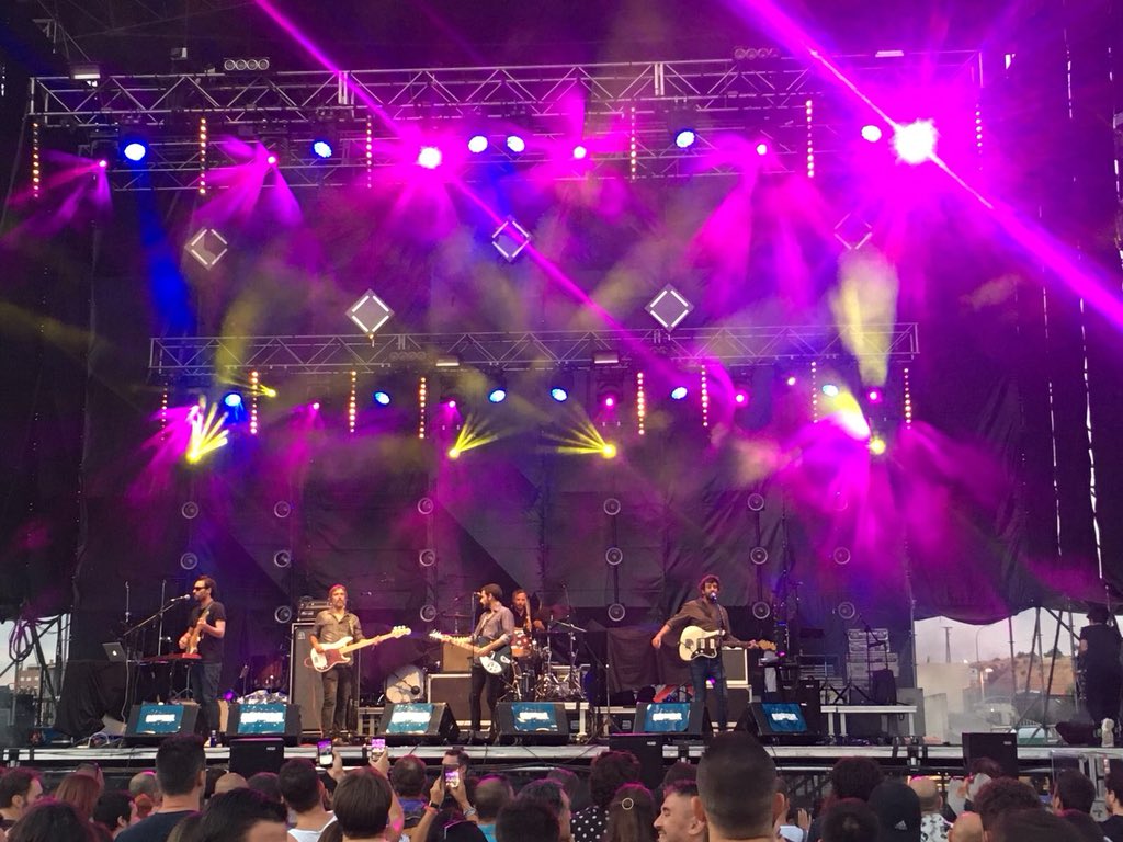 luciapuntog's tweet photo. La #mejoropcion para empezar la tercera jornada de @FestivalGigante : @somosFull #terapiaantiresaca Y nos han cantado su último TEMAZO #alfombraroja #muerodeamor #fueminombrefuetuvicio #quesalgaeldiscoya @mig_gp @anita_personita https://t.co/7TERSazjLP