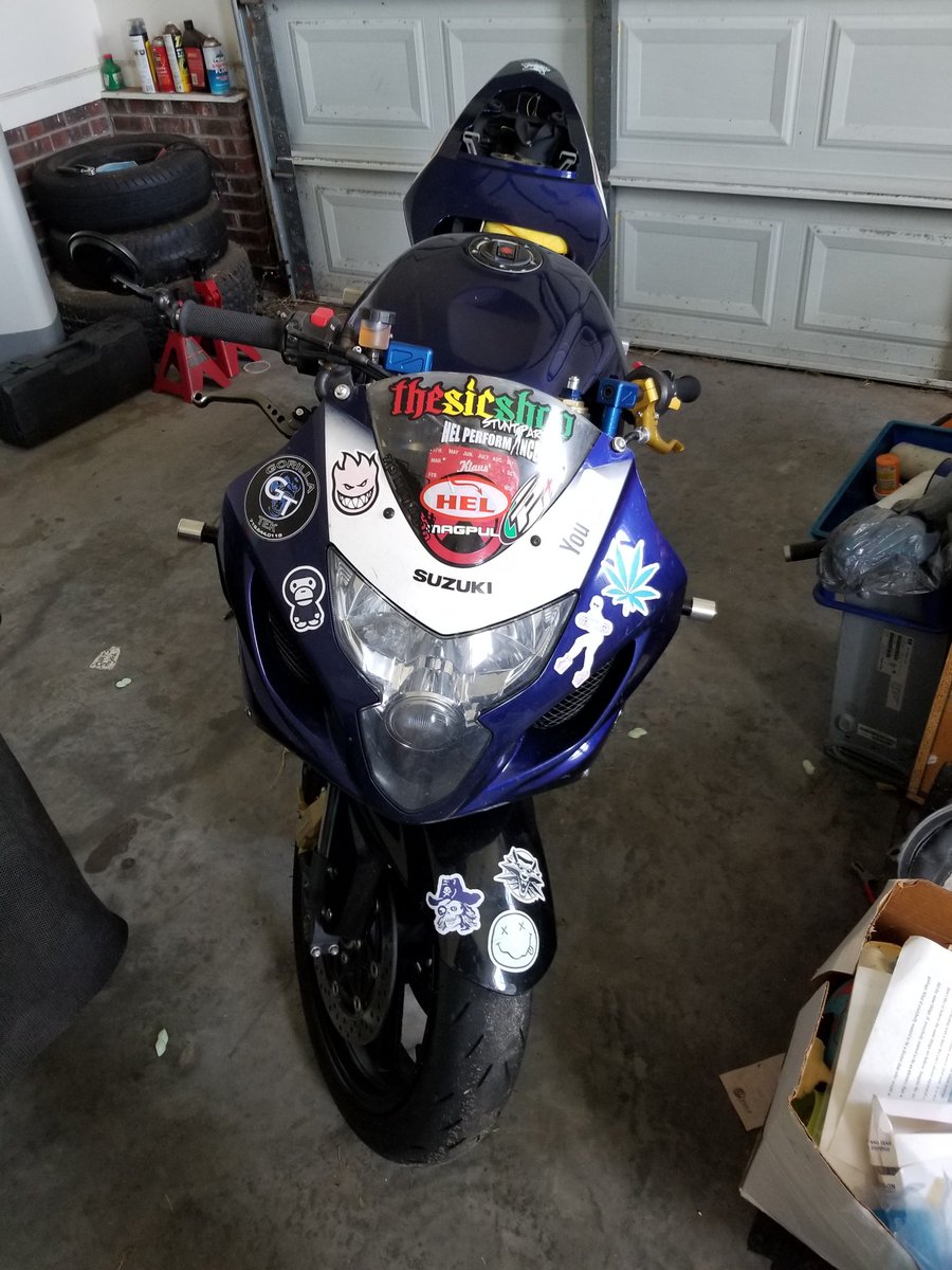 BanditGotDreads's tweet photo. My Baby Girl Before My Seats Get Done! #gsxr #gsxr750 #sickinnovations #rsc #helbrakelines #impaktech #stuntlife #colorado #denver #coloradosprings #NorthCarolina #gang https://t.co/MtXb2BFhEV