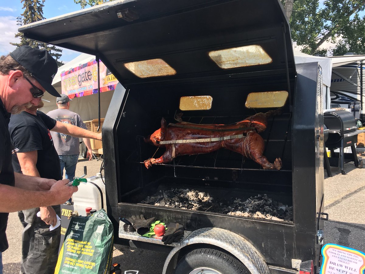 alongwaystogo's tweet photo. @4kfarmsab @greengateyyc @yyc_rentals @apple_cleaning. Mmmmmmmmhere piggy piggy piggy https://t.co/CeCNt1LmCw