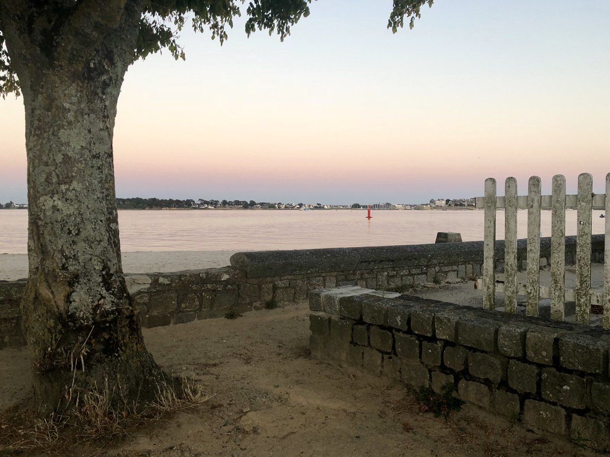 xavbzh971's tweet image. 🌊☀️⛵️ crépuscule à Kernevel, What else ? 
#larmor #lorient #miamorbihan #morbihan #MagnifiqueBretagne #magnifiquefrance #FranceMagique