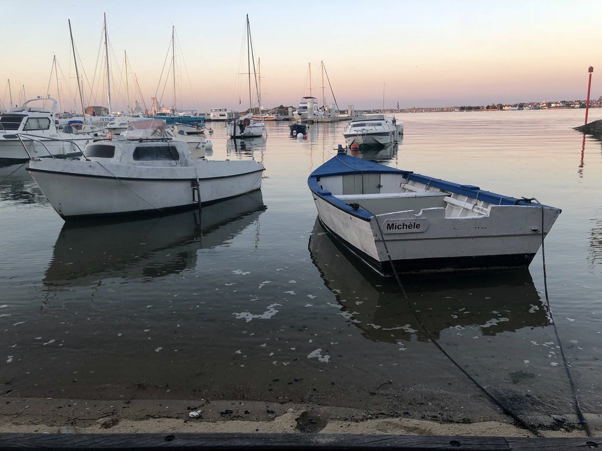 xavbzh971's tweet image. 🌊☀️⛵️ crépuscule à Kernevel, What else ? 
#larmor #lorient #miamorbihan #morbihan #MagnifiqueBretagne #magnifiquefrance #FranceMagique