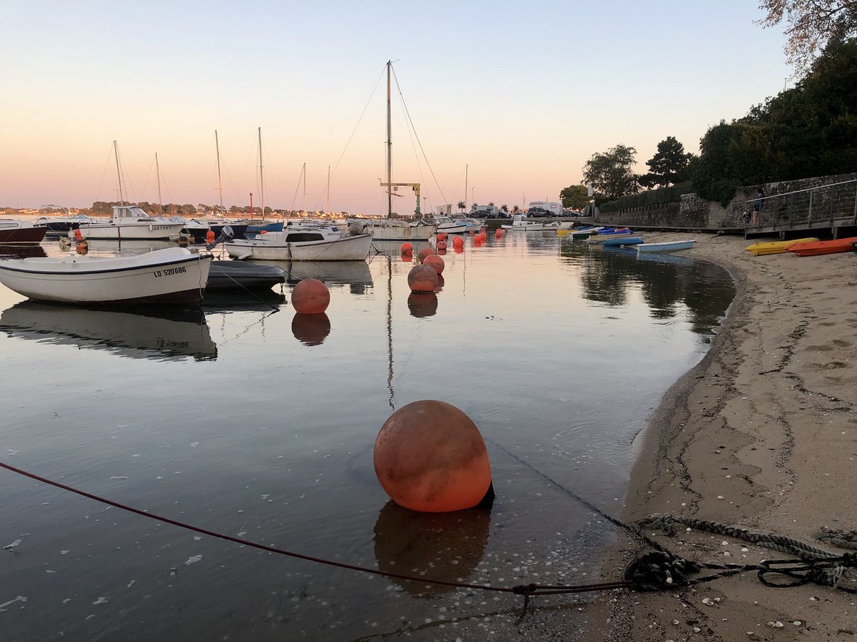 xavbzh971's tweet image. 🌊☀️⛵️ crépuscule à Kernevel, What else ? 
#larmor #lorient #miamorbihan #morbihan #MagnifiqueBretagne #magnifiquefrance #FranceMagique