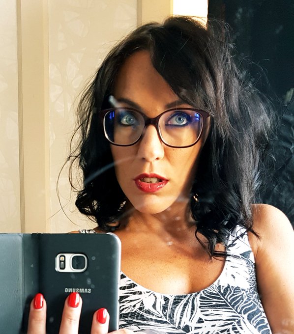 Apr&egrave;s le tournage pour @johnbroot2  Tu #RT ou tu #like ? https://t.co/3ODqQrkH3J<a class="tags" target="_blank" title="On Twitter" href="/?out=eyJ0eXAiOiJKV1QiLCJhbGciOiJIUzUxMiJ9.eyJpYXQiOjE3MjExNTc1NTEsImlzcyI6InR3cG9ybnN0YXJzLmNvbSIsIm5iZiI6MTcyMTE1NzU1MSwiZXhwIjoxNzUyNjkzNTUxLCJyZWRpcmVjdF91cmwiOiJodHRwczovL3R3aXR0ZXIuY29tL2pvaG5icm9vdDIifQ.HKNN0cIx18pWUqAYPiwIFA26u8U7nCt9UyUAkAQZK4sUD0NA9-Yb-RlaQAjfDSuH5UrZIDpDgxYi_dFAIdH61Q">@johnbroot2</a><a href="/tag/rt"class="tags">#RT</a><a href="/tag/like"class="tags"><span>#like</span></a>