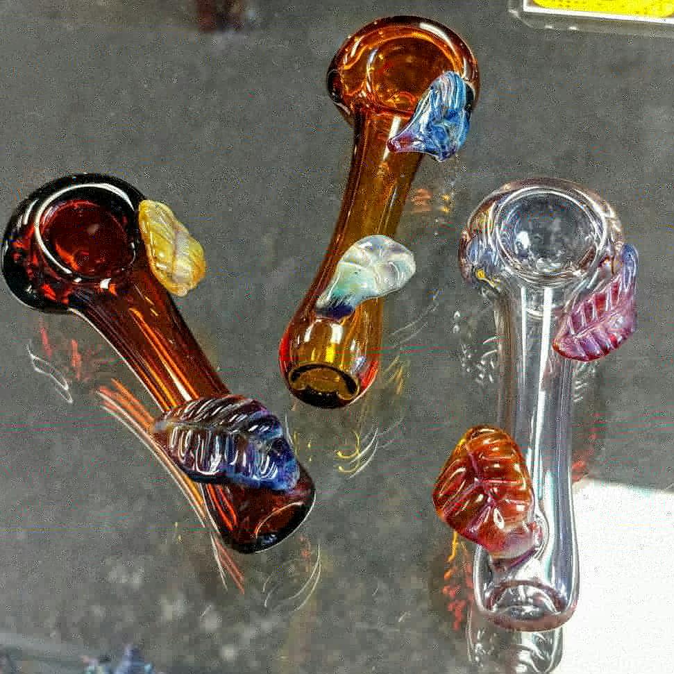 RollersGallery's tweet photo. #Fall is in the air @RollersGallery come in and check out these awesome Leaf pipes and pendants #cannabis #StonerFam #IAmCannabis #420goddess #420friendly #420ɢιrl https://t.co/d9vOF08jv0