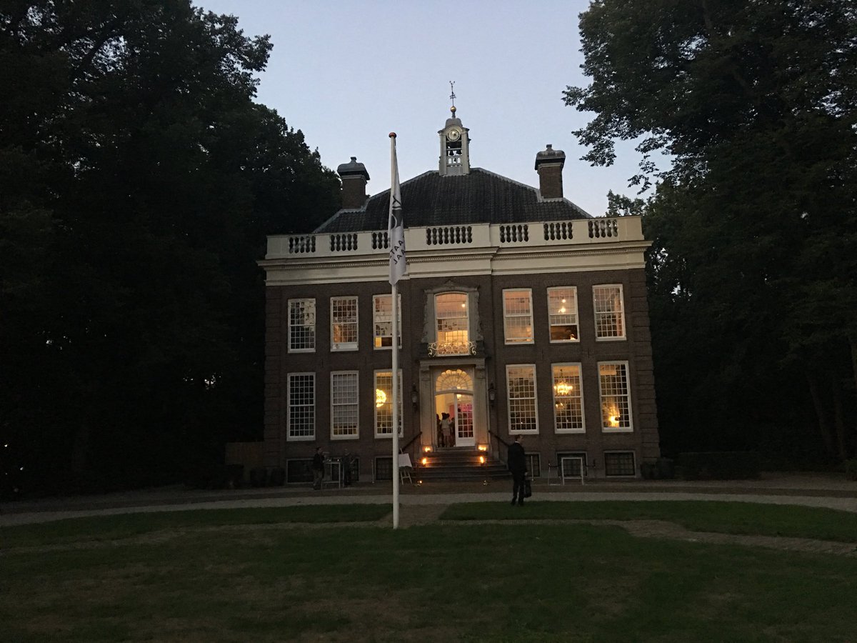 moniek_tromp's tweet photo. De liefde wordt gevierd! #jpenmax #wedding #trompettes #trompgroup ❤️💋🥂🤵🤵 https://t.co/AkXS3riyzu