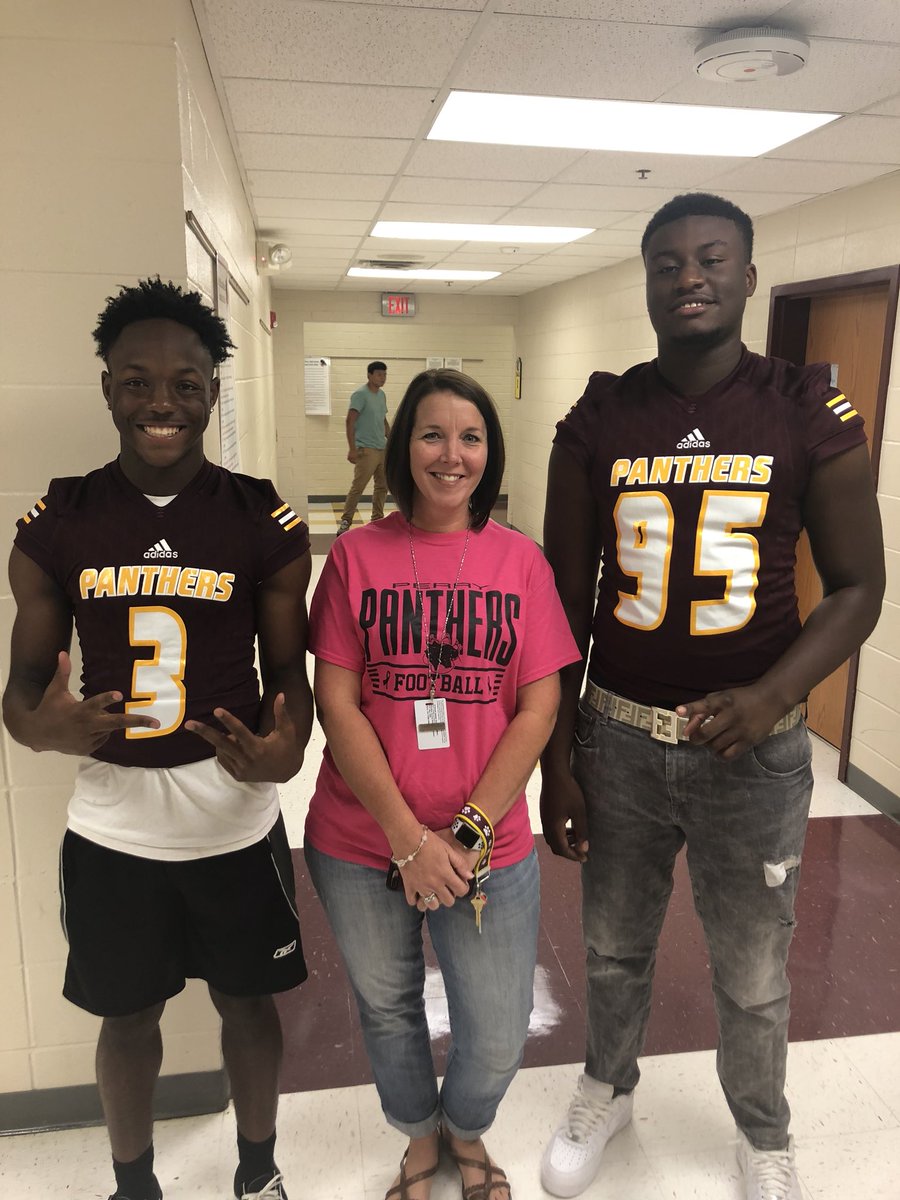 Rayquan2019's tweet photo. #phsvision #trust #allin @PHS_Football1 https://t.co/Cg9aZUwNYx