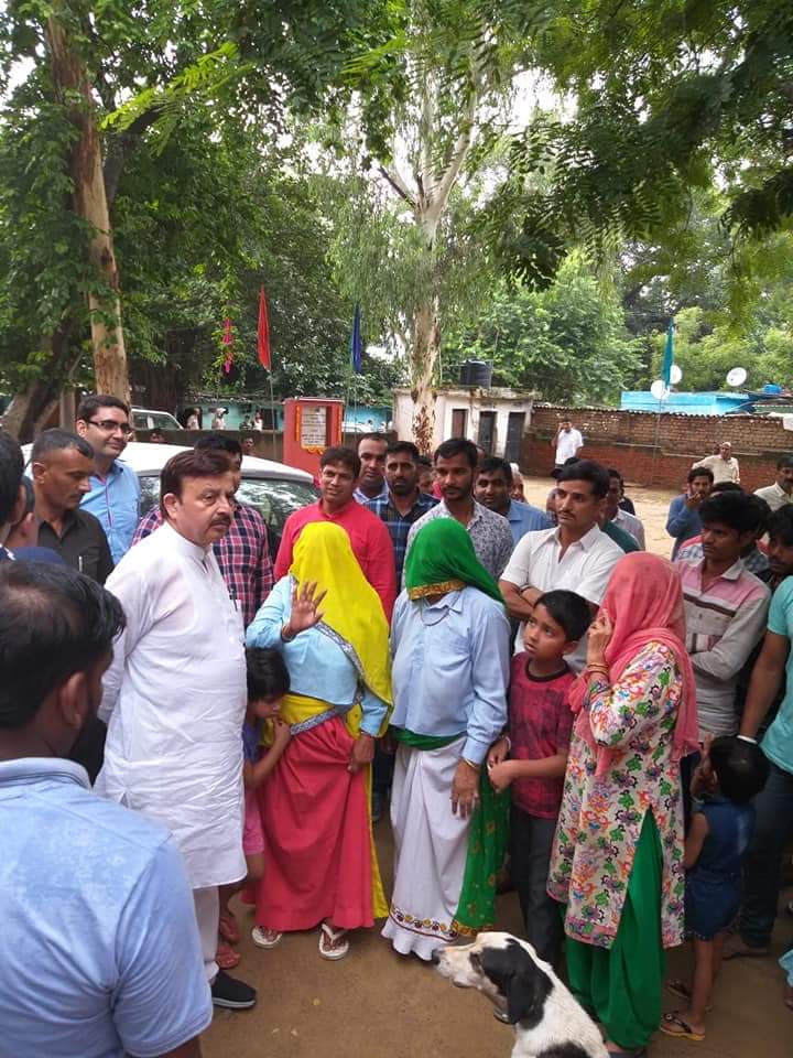 गांव घसोला में एक करोड़ 22 लाख रुपये की लागत से तैयार होने वाले सामुदायिक केंद्र का शिलान्यास किया। साथ ही उप्पल साउथ एंड के डब्ल्यू ब्लॉक में एक ओपन जिम का उद्घाटन किया। इस मौके पर ग्रामीणों की समस्याएं सुनी।अधिकारियों को समस्याओं के समाधान के लिए आवश्यक दिशा निर्देश दिए।