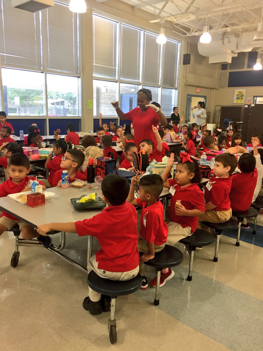 MolinaMmolina1's tweet image. @SuttonES_HISD had a terrific  1st week of school! 🐻👏👏👏#suttonpride #goingforgold