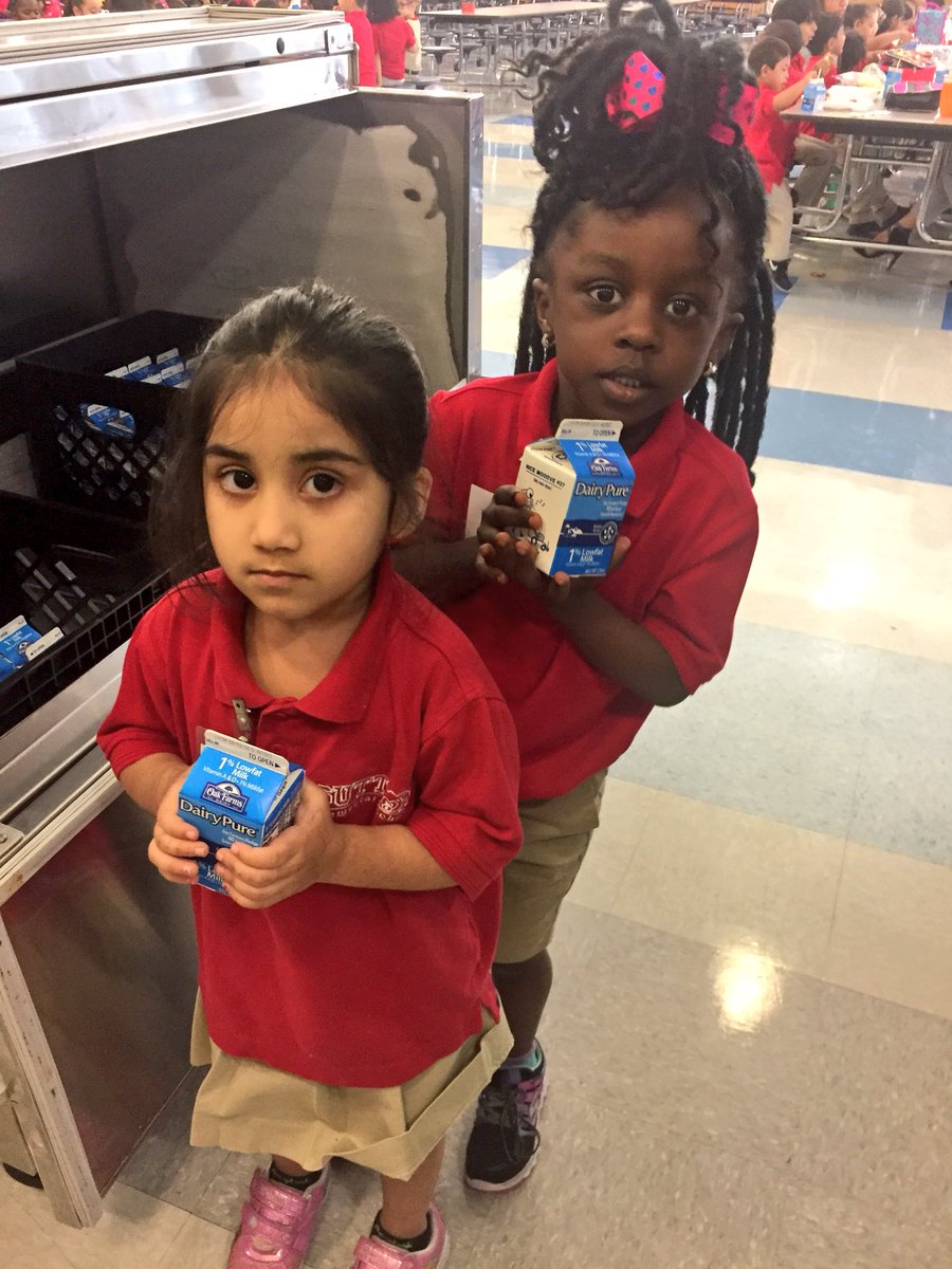 MolinaMmolina1's tweet image. @SuttonES_HISD had a terrific  1st week of school! 🐻👏👏👏#suttonpride #goingforgold