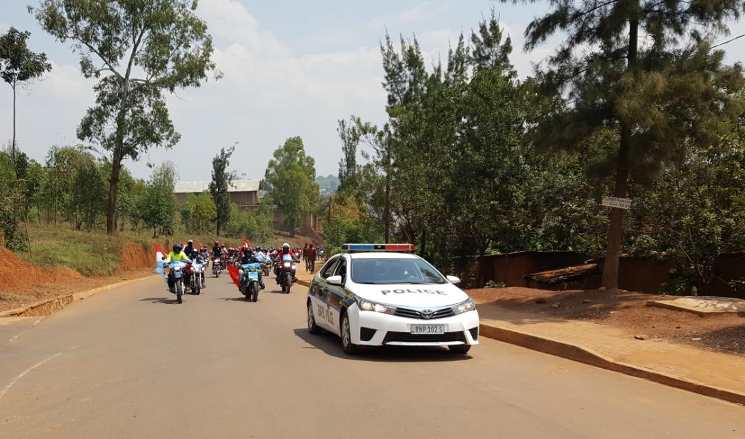 RPF_Gasabo's tweet photo. Kumunsi wo gusoza ibikorwa byo kwamamaza abakandida depite ba @rpfinkotanyi muri @Gasabo_District #Gikomero abanyamuryango bahagurutse mukarasisi k' imodoka na moto nyinshi muri morale iri hejuru. #ToraFPR @aimemuyombano @safpasco2020 @HarelimanaAK @PMubera @kanangire @jnabdallah https://t.co/HlFV0xm63l