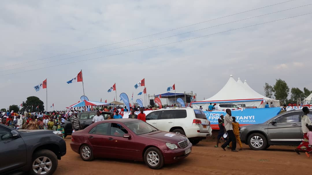 RPF_Gasabo's tweet photo. Kumunsi wo gusoza ibikorwa byo kwamamaza abakandida depite ba @rpfinkotanyi muri @Gasabo_District #Gikomero abanyamuryango bahagurutse mukarasisi k' imodoka na moto nyinshi muri morale iri hejuru. #ToraFPR @aimemuyombano @safpasco2020 @HarelimanaAK @PMubera @kanangire @jnabdallah https://t.co/HlFV0xm63l