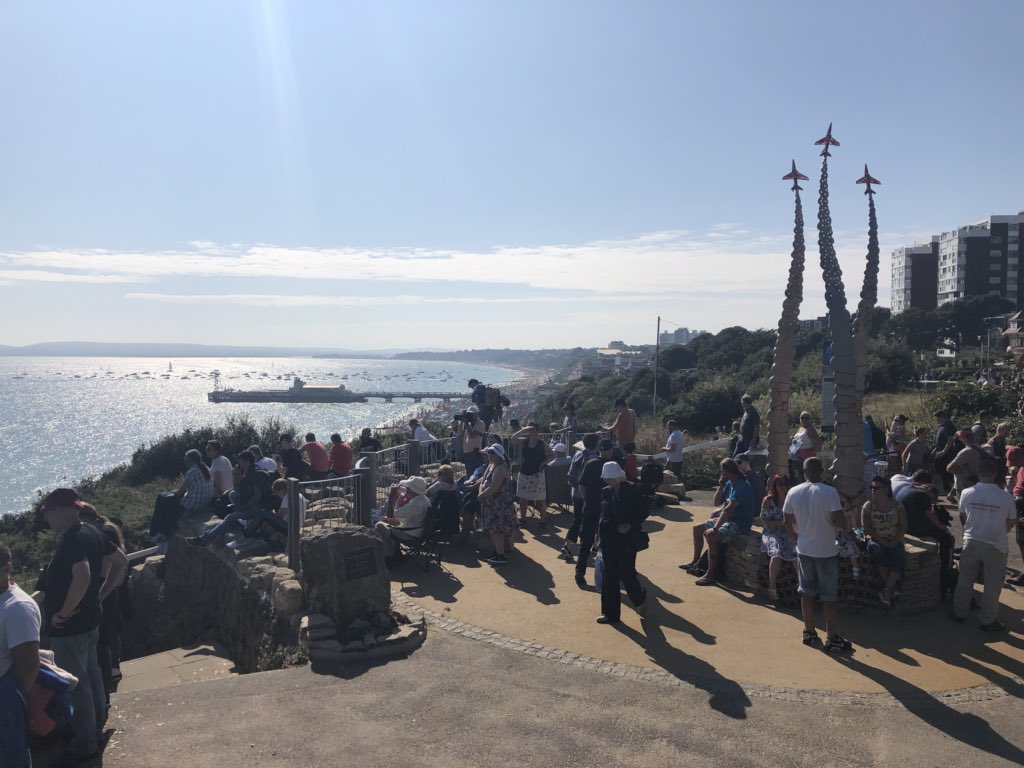 Bournemouth beach is extremely busy in this sunny weather for the air festival ☀️✈️  come and play VR and take advantage of our air conditioning! #bmthairfest <a href="/Bh2Leisure/">Bh2 Leisure</a>