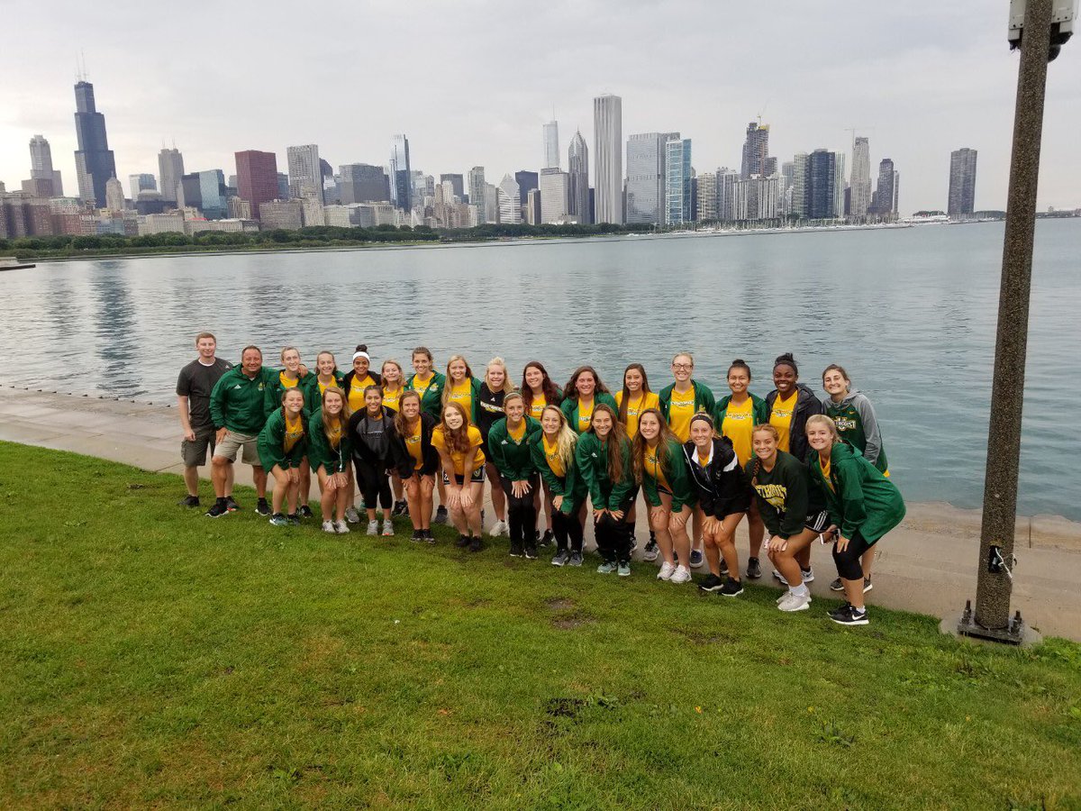 Gillian77777's tweet photo. Can’t get enough Chicago💚💛 https://t.co/rVtwy2cm3i