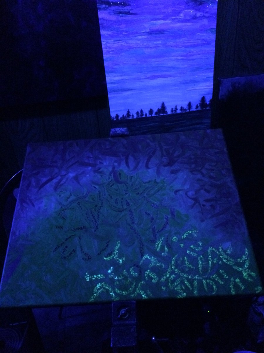 gmoneypaintings's tweet photo. #glow #UVsensitive new direction https://t.co/W7Qb9I9HW7