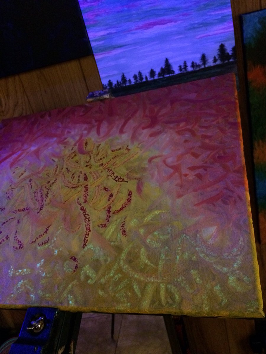 gmoneypaintings's tweet photo. #glow #UVsensitive new direction https://t.co/W7Qb9I9HW7