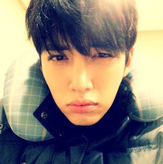 francejcw's tweet image. [Jichangwook Instagram] &quot;Je veux rentrer à la maison.. #Tournage #MalDuPays #QuelquesMois&quot;(20.11.14)