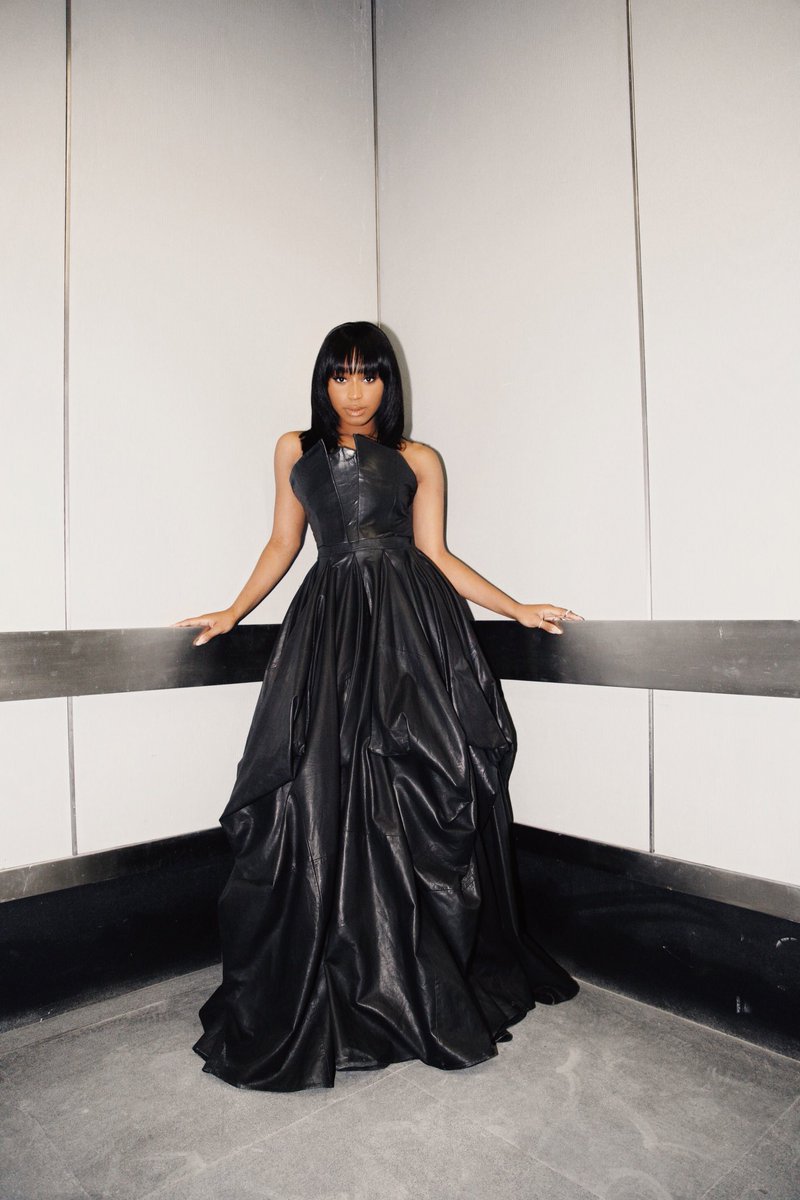 Normani's tweet photo. you might think I’m crazy but I’m serious https://t.co/KScAQkQHZw