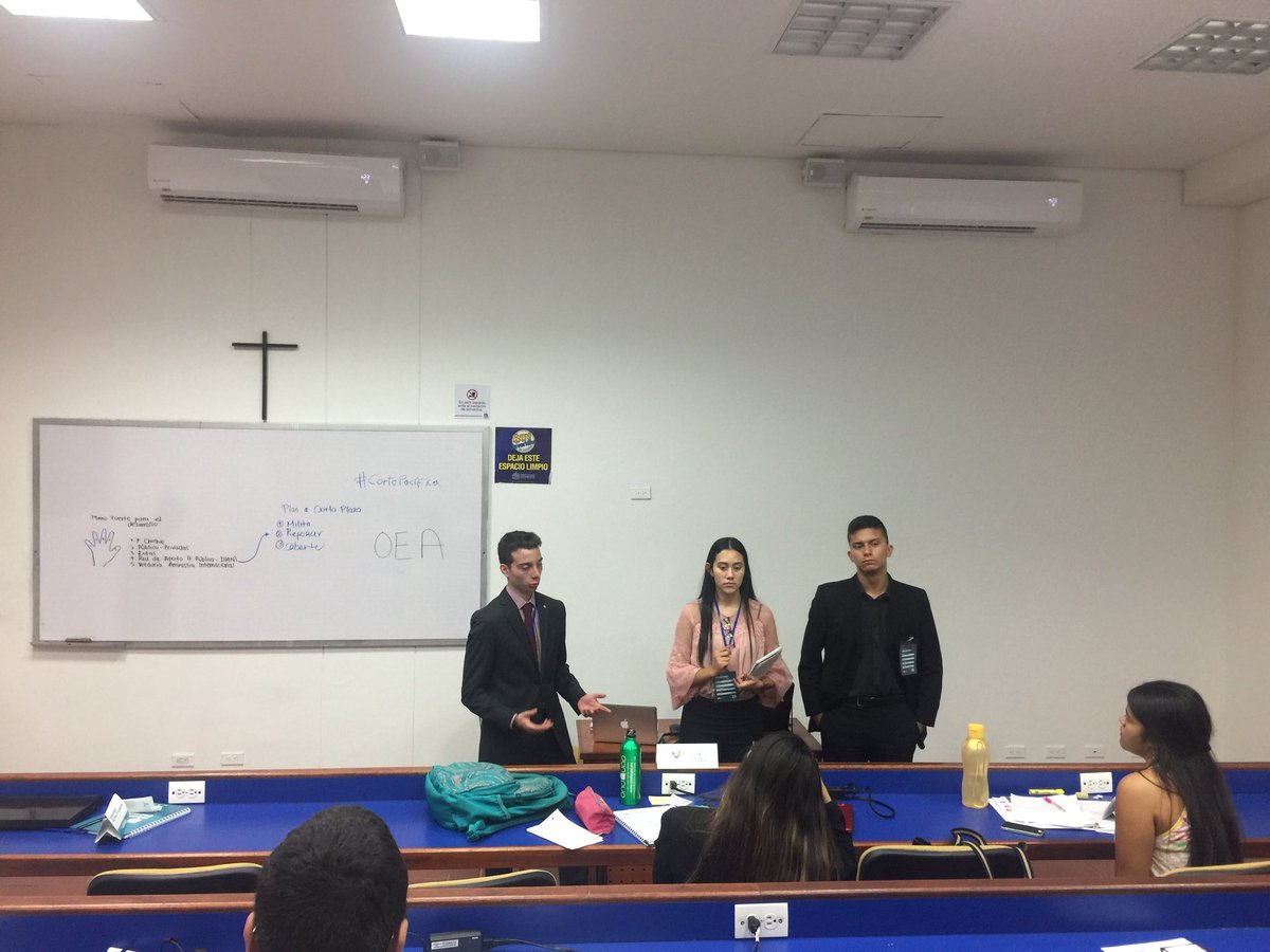 nieto_general's tweet photo. Hemos contado hoy en #PlanPazcifico con la presencia de la delegación de Colombia en UNICEF y el senador Gustavo Petro con el fin de establecer un Plan Piloto de Juventudes y erradicar la narcocultura en el Pacífico. @CBN10664840 https://t.co/QXsjyESqyc