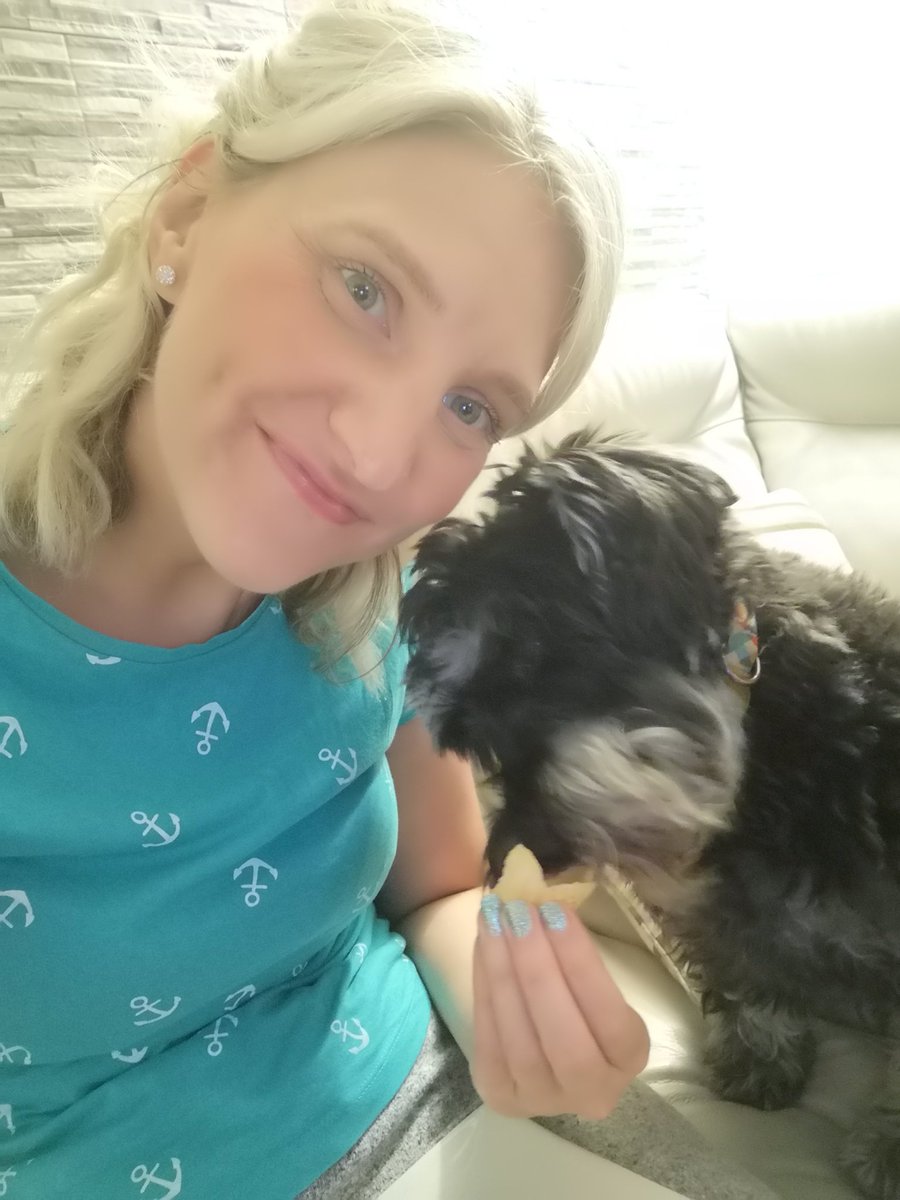 EllySmoone's tweet photo. Dessert - Ellie's ice creams got my first fluffy customer ❤️ https://t.co/xyydBpDer5