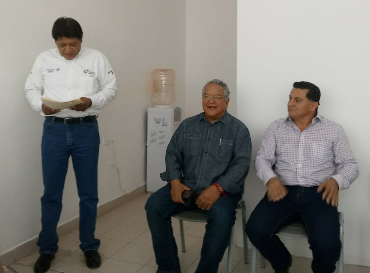 SEDERCOAH's tweet photo. Asiste Secretario @flores_mendez a Instalaciones @CONAFOR Entrega de Notificaciones p/el Saneamiento Forestal, atención a la plaga del muérdago en mezquite en el Valle de las Delicias y Valle de Acatita, municipio de #SanPedro @mrikelme #FuerteCoahuilaEs https://t.co/jwY78xzSzr