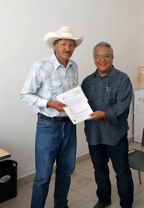 SEDERCOAH's tweet photo. Asiste Secretario @flores_mendez a Instalaciones @CONAFOR Entrega de Notificaciones p/el Saneamiento Forestal, atención a la plaga del muérdago en mezquite en el Valle de las Delicias y Valle de Acatita, municipio de #SanPedro @mrikelme #FuerteCoahuilaEs https://t.co/jwY78xzSzr