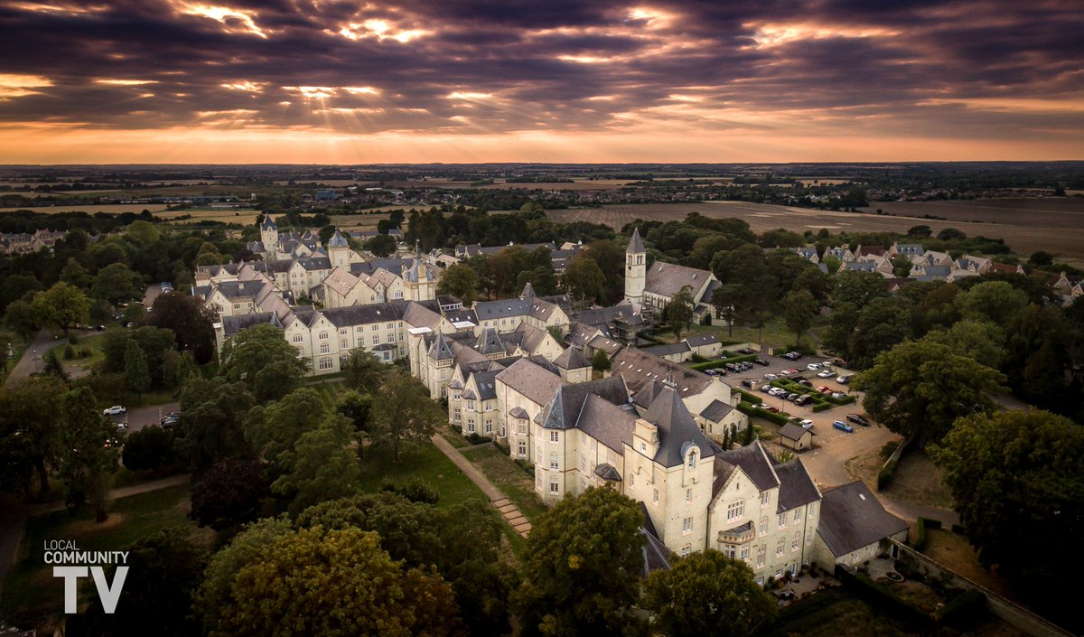 LocalComTV's tweet image. Sunset over the asylum 📷😎😍 #fairfieldhall #dronelife