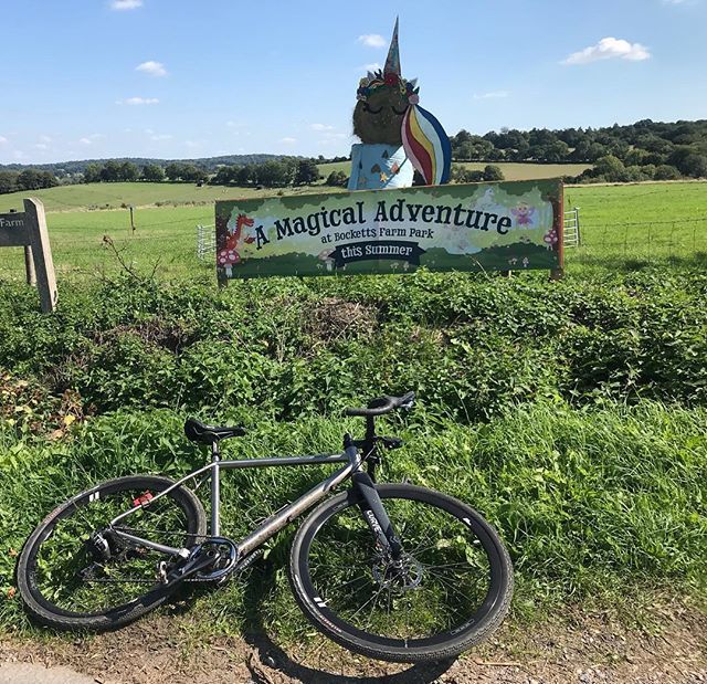 B1RDMN's tweet photo. Took the @curvecycling Kevin on a bit of a Magical Adventure today. 80km off toad through the Surrey hills. So much fun to ride 🦄
.
.
.
#Jamchallenge #jamcycling #vervecycling #infocrank #girocycles #racerideseek #curvecycling #kevin #vitaming #grave… https://t.co/UnZGI12SxC https://t.co/m6QpBOhPfW