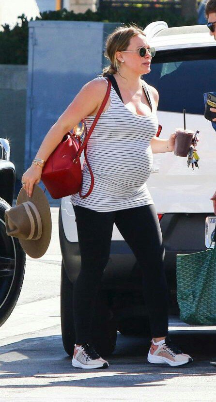 Cffost7's tweet photo. Hilary Duff pregnant https://t.co/2krH2AbuFw