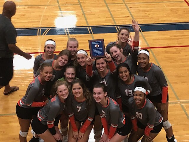 CoachA_Rod's tweet photo. WOW! @PEHS_Athletics @PEHSVOLLEYBALL1 great great great day for the Bengals..4-1 today, only droppin a match to JCA in a close 3rd set...took 3rd overall and it moves our record to 6-7! Back2 the grind on Tuesday! #bengalvball #AuntSueMo https://t.co/YPgJhL2I0K