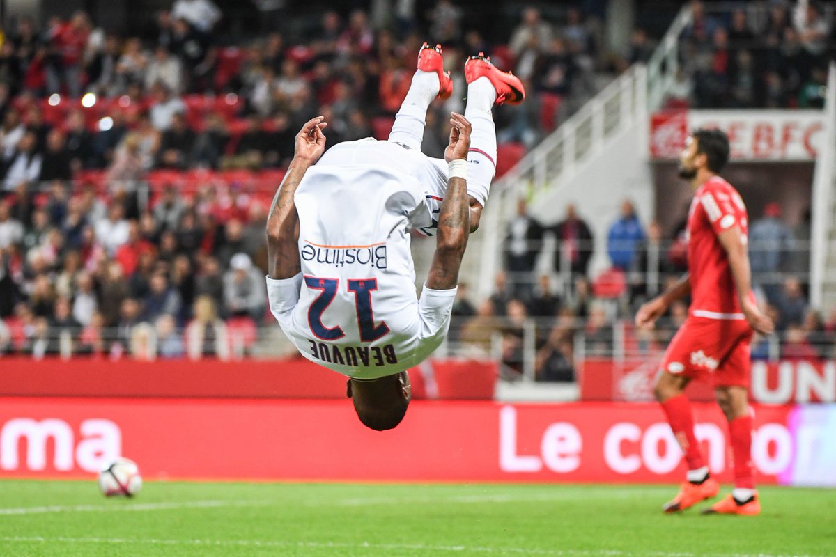 CBeauvue's tweet photo. Victoire 😁✌ - @SMCaen

#SMCaen #Ligue1Conforama #TeamSMC #DFCOSMC https://t.co/4r16WdhXZ3
