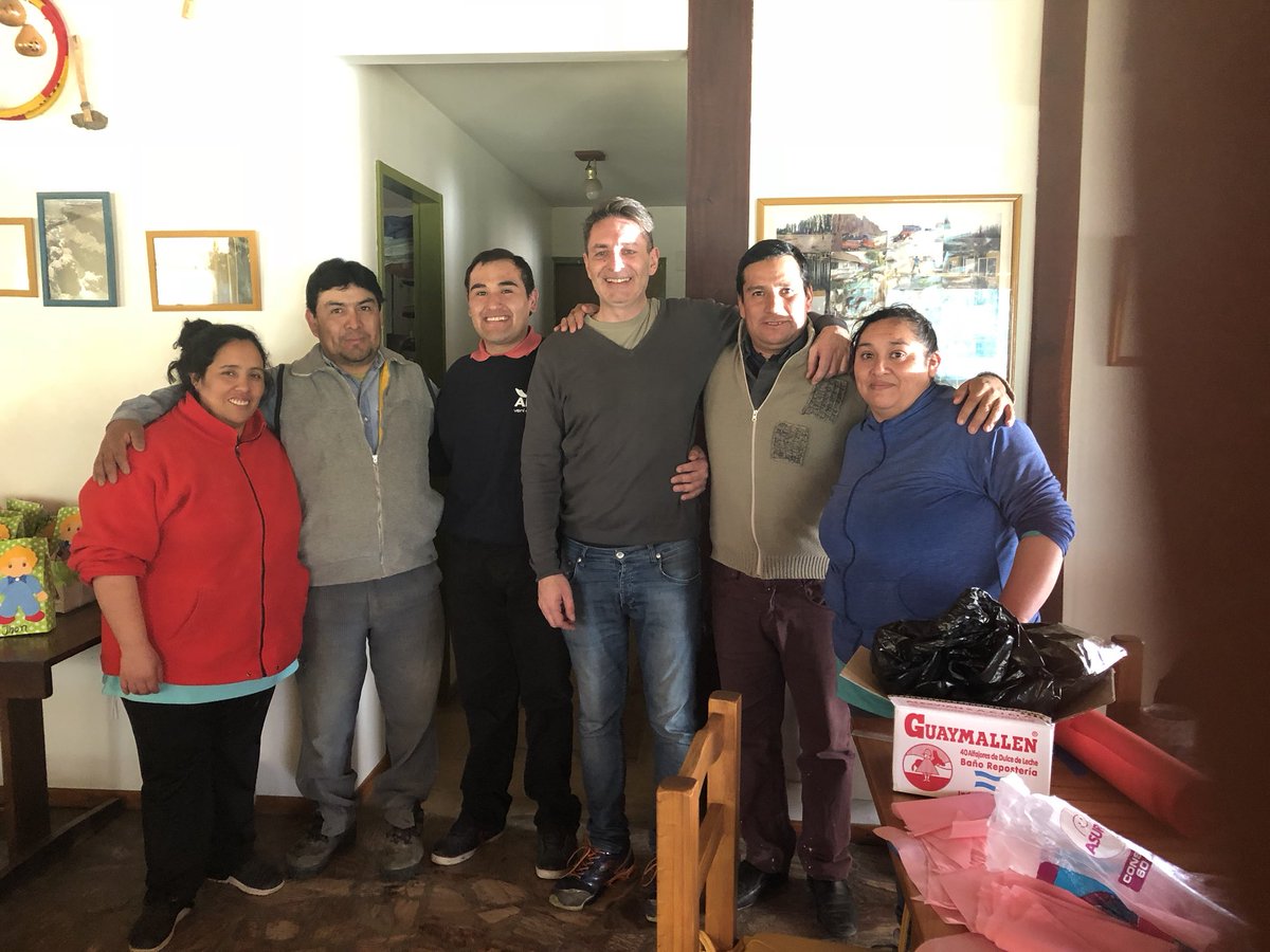ZampellaOsvaldo's tweet photo. Hoy estuve en #Gualjaina colaborando con Claudia, Maria, Benjamin, Fernando y Cristian en el armado para festejar el Día del niño mañana, demorado por la falta de servicios en dicha localidad. Agradecido a ellos por dejarme participar. https://t.co/pC2ZstUhXp