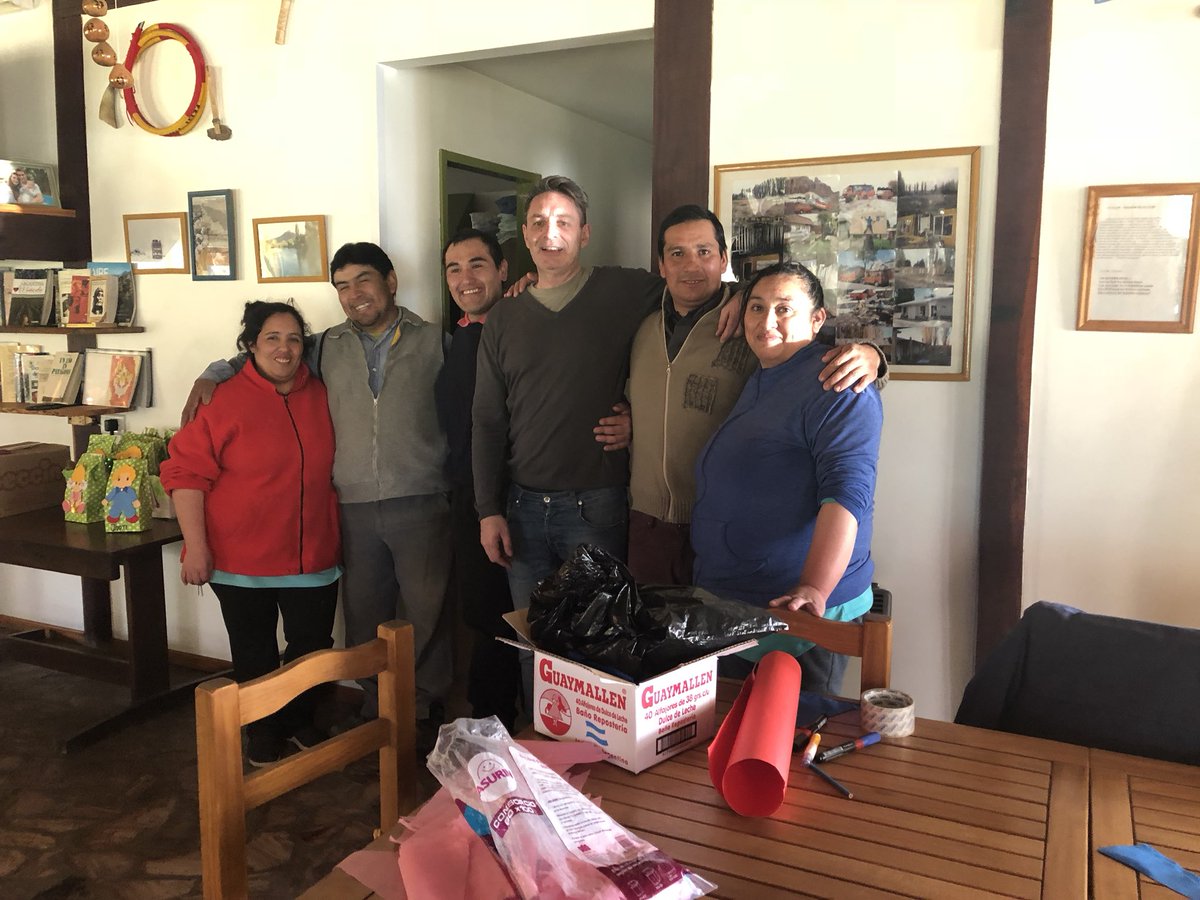 ZampellaOsvaldo's tweet photo. Hoy estuve en #Gualjaina colaborando con Claudia, Maria, Benjamin, Fernando y Cristian en el armado para festejar el Día del niño mañana, demorado por la falta de servicios en dicha localidad. Agradecido a ellos por dejarme participar. https://t.co/pC2ZstUhXp