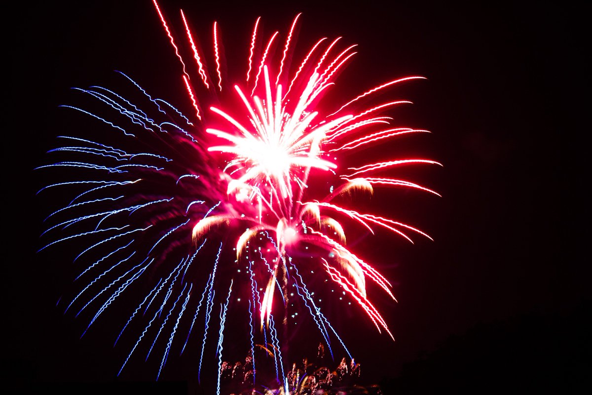 BC_Tweeting's tweet photo. Some photos of the #Portrush Airways Air Show - Fireworks from my backyard. #Portstewart https://t.co/Iy6qPL8iEm
