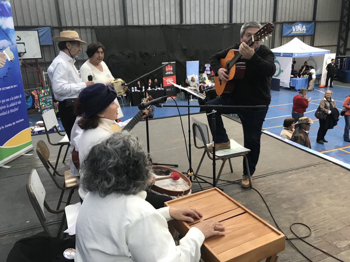 vinadelmar's tweet photo. El “Día del Buen Vecino” es una actividad organizada por la Agrupación de Juntas de Vecinos de Miraflores Alto, con apoyo del Departamento de Desarrollo Vecinal del municipio #MUNICIPALIDAD #VIÑADELMAR #MIRAFLORESALTO @desvecinal https://t.co/o6YQFUWn5G