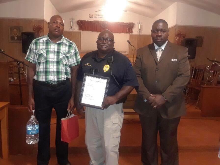 COGIC_Missions's tweet photo. Rash Temple Church of God in Christ in Sunflower, MS and the Awakening Team MS presented Chief Louis Baymon a plaque. Rash Temple COGIC remembers and appreciates local police officers on August 28. Chief Louis Baymon recipient
#cogicworldmissions #theawakeningproject #tapusa https://t.co/CNKQVVTOE4