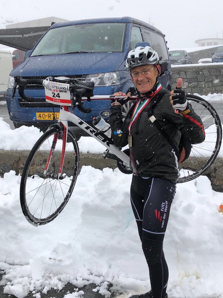 FritsvdWerff's tweet photo. Stelvio For Life, vol enthousiasme fietsen in regen, wind en sneeuw. Een fantastische beleving met zeer bevlogen deelnemers. Allen met het zelfde doel, sponsoring voor een op DNA gericht kanker onderzoek. https://t.co/YtJIxVKcTp