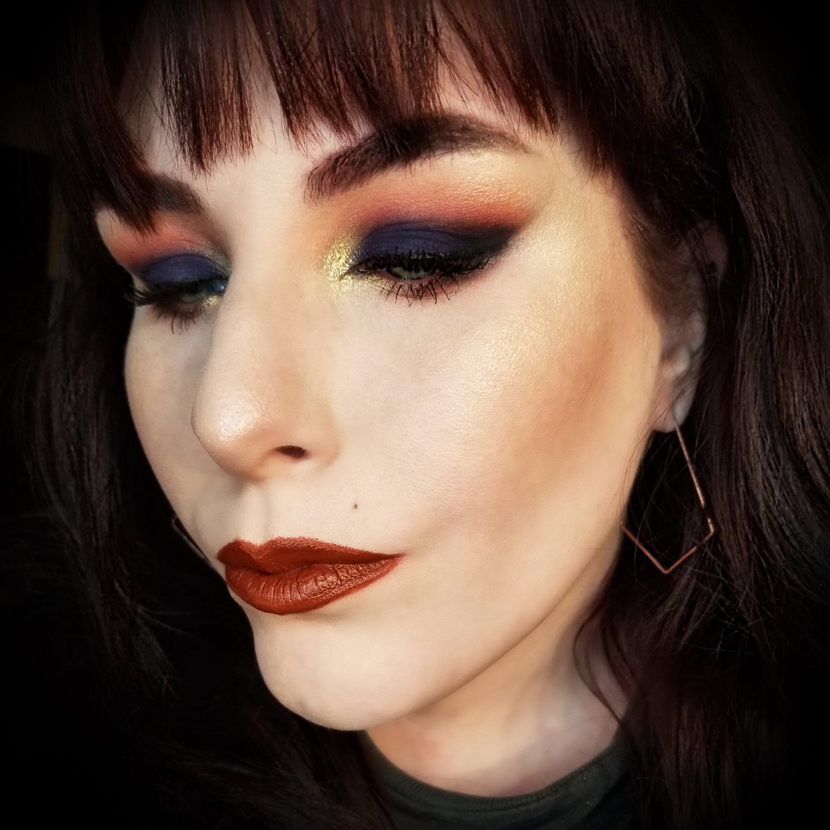 AnnaBankester's tweet photo. Get the Look | S A C R E D - Makeup Tutorial is live on #beebeauty
#motd #makeup #southerngothicbeauty #eyeshadow #wingedliner #makeuplook #makuptutorial #glam #beauty #beautyblog #bblogger #beautyblogger #makeupjunkie #hudabeauty #katvondbeauty #kvdlook https://t.co/iaigU3ZBGn