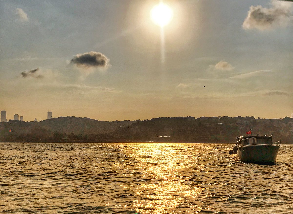 muberra_eresin's tweet photo. #kanlica #istanbul #irresistable #peace #heaven #europetoasia #asiatoeurope https://t.co/fQR0iGBuLv