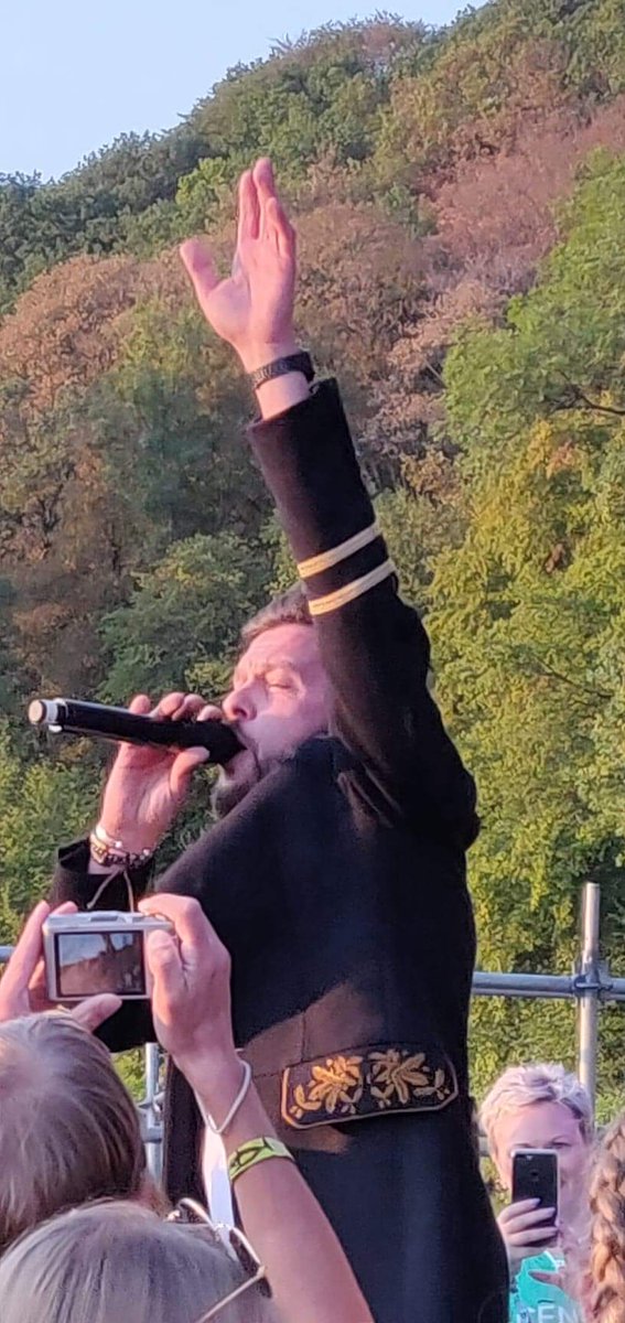 Alice_Loria's tweet image. Magnifique suprise!!! @ScenesurSambre. Merci @claudiocapeo pour ce magnifique moment. Quelle présence ! Quel dynamisme et quel chouette échange avec le public !