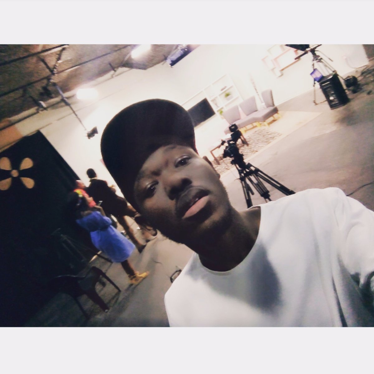 ArthurMsibi_SA's tweet image. Darkness behind the scenes.🖤😍👅💕❤️
#TvMaking 🎬🎥📺
#YourLifeYourDestiny 💯
#SpringSprungOnSet ❤️
#Filming 🎥
#TheAfternoonYouthShow 📺
#Producer 💕