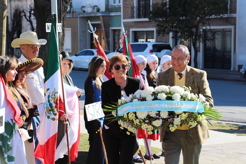 Este hermoso día soleado, fue el marco ideal para acompañar desde el Municipio a la Comisión de Colectividades Extranjeras en la celebración de un nuevo Día Nacional del Inmigrante.