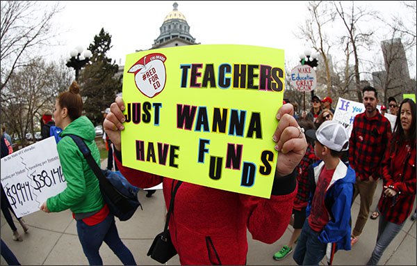 EducationMN's tweet photo. Attn: #mnleg
Most people wouldn't want their child to become a teacher, a new poll finds. The No. 1 reason why? Low salary and inadequate benefits. https://t.co/W0SKophf3Y #edmnvotes #angryapples https://t.co/B8oJA8TEAR