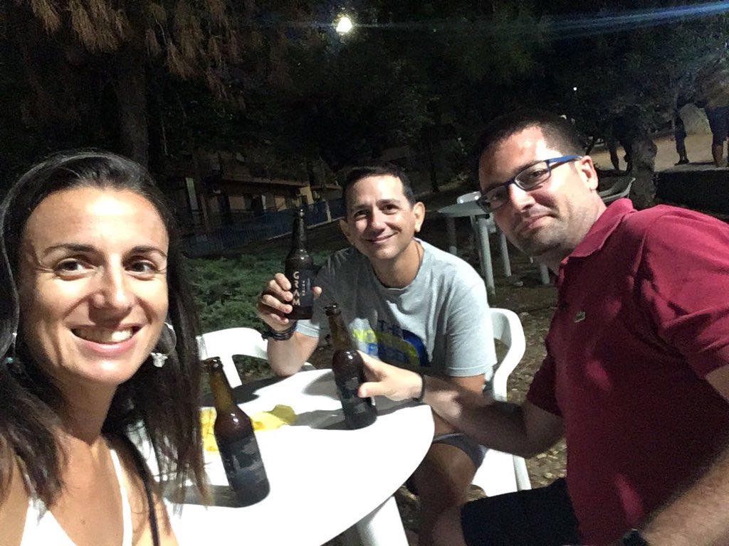 miguelgiron1975's tweet photo. Menudos anfitriones me he buscado. Disfrutando de las fiestas de Callosa con @elenis_76 y José. Mañana después de un año toca montaña !!! #RunnersTwitterosVLC https://t.co/xFD8Y5dPET