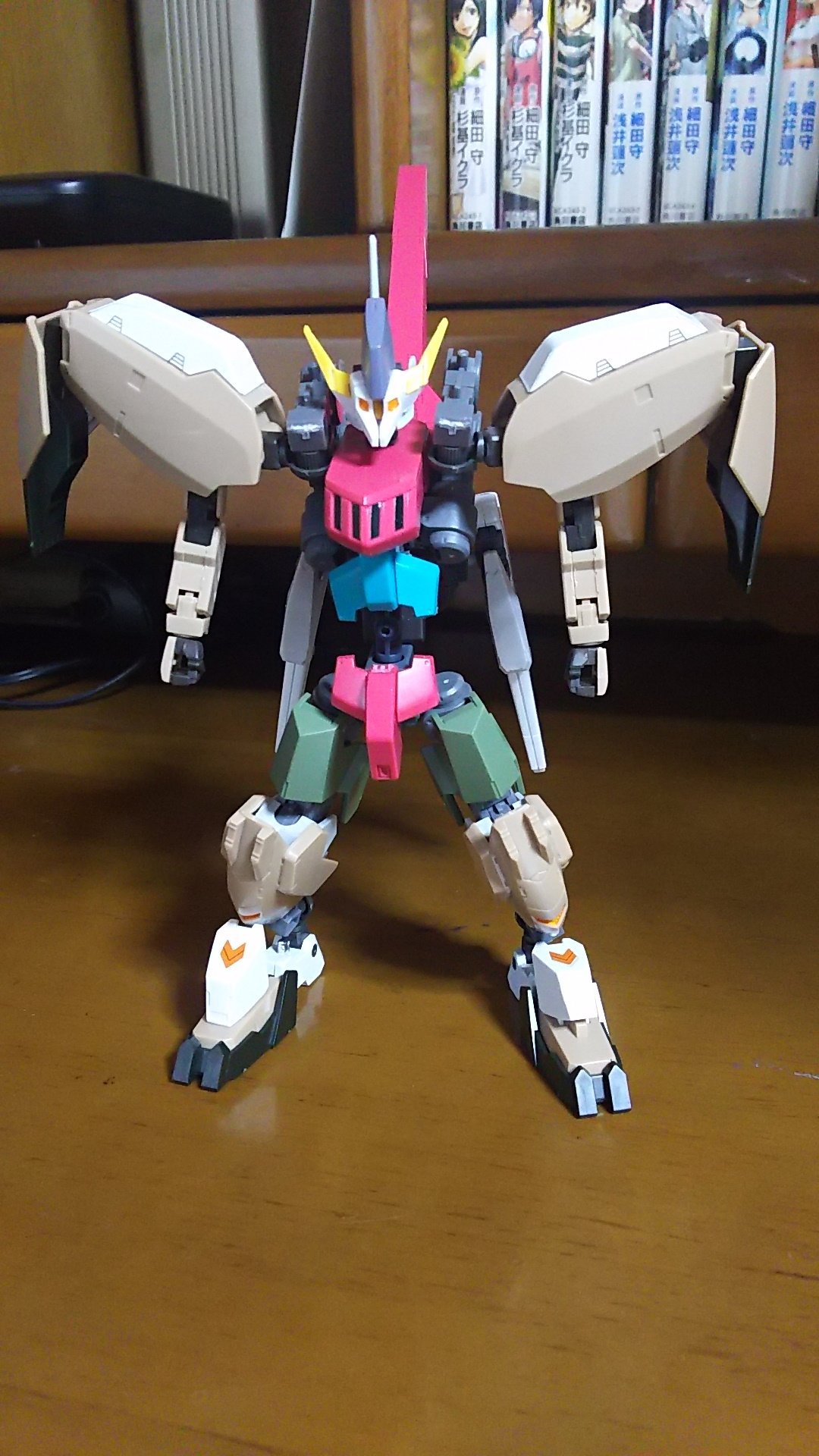 エグザ セイバー それは趣味をエンジョイする者の名である 武器は フルシティのバインダーの先端のパーツを加工して攻撃システムを内蔵したシールド トリケロス を２つ作り両腕に装備させようと思います ガンプラ ガンプラはどんな自由な発想で